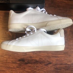 Brand New Veja sneakers NWOT